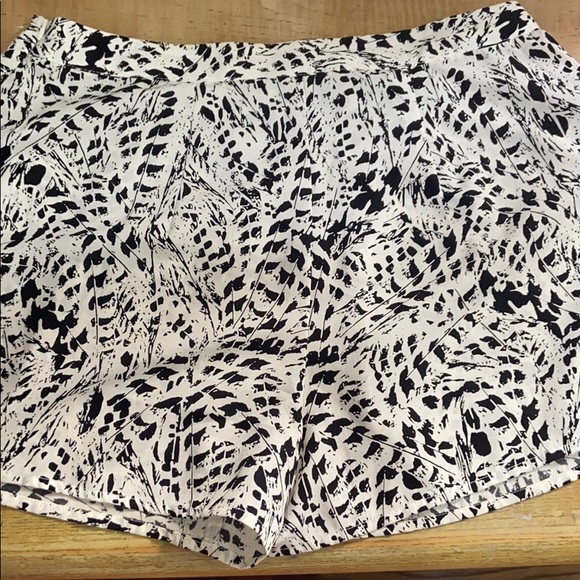 Shorts - Picture 2 of 3